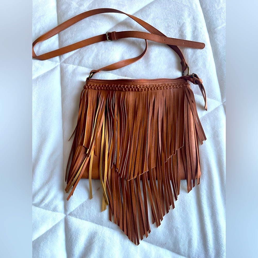 Soft tan fringed crossbody bag.